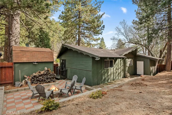 Big Yard for the Kids & Dogs!