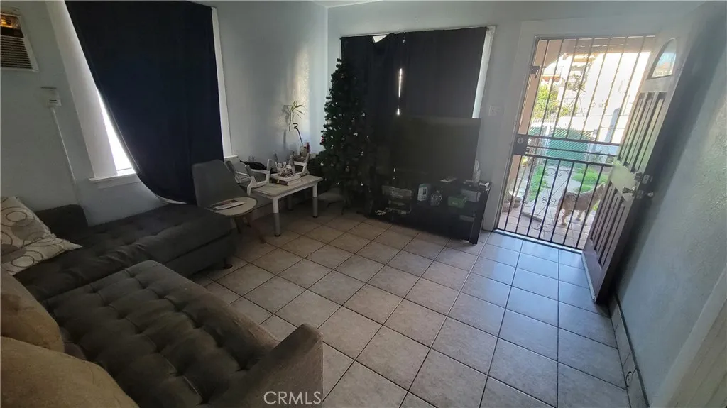 736 S Fresno, Los Angeles, California 90023 home-pic-6