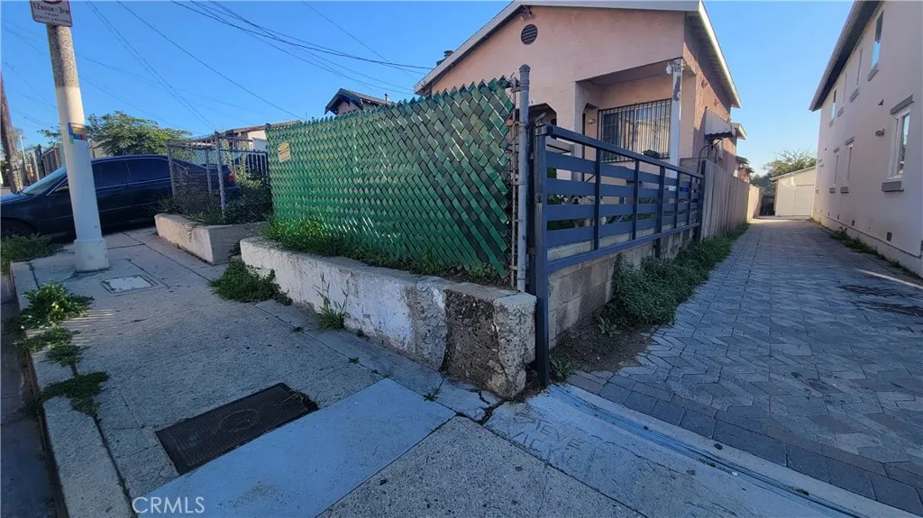 736 S Fresno, Los Angeles, California 90023 home-pic-26