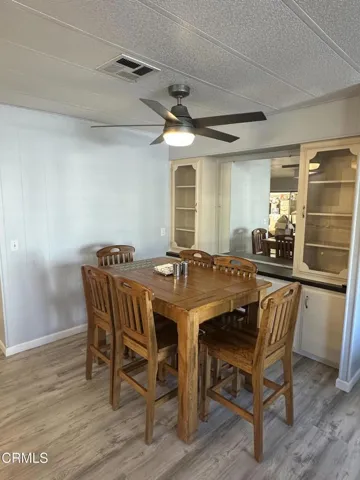 Dining room/Hutch