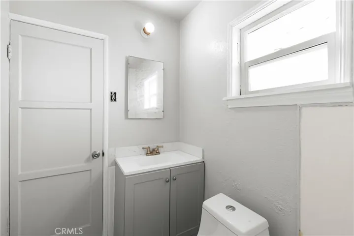 Rear unit’s bathroom