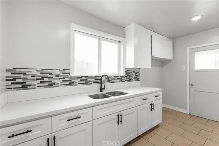 Rear unit features modern kitchen