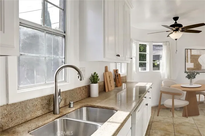 1185 Kitchen-virtually staged
