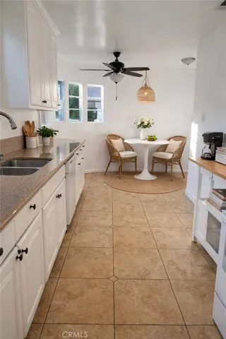 1185 Kitchen-virtually staged