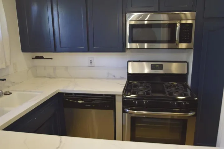 1355 N Sierra Bonita Avenue 204, West Hollywood, California 90046