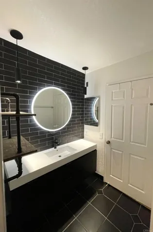 1355 N Sierra Bonita Avenue 204, West Hollywood, California 90046