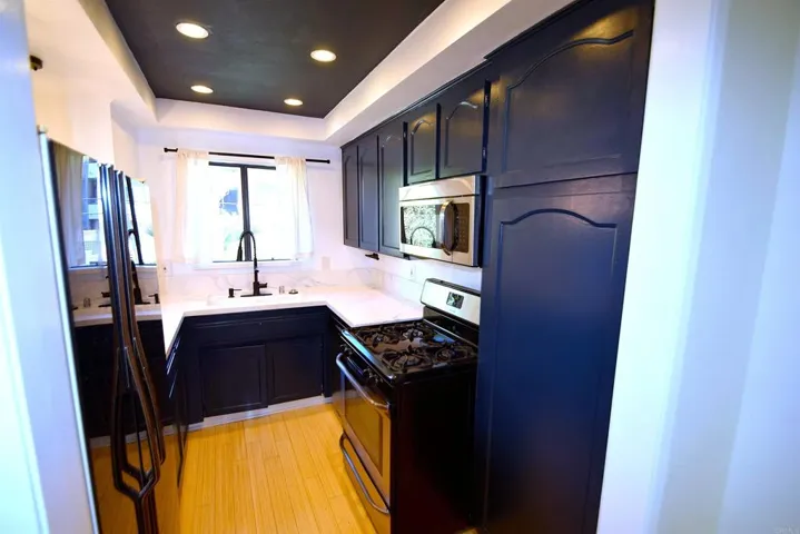 1355 N Sierra Bonita Avenue 204, West Hollywood, California 90046
