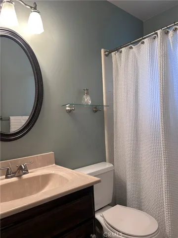 Full Bath on Bedroom Level