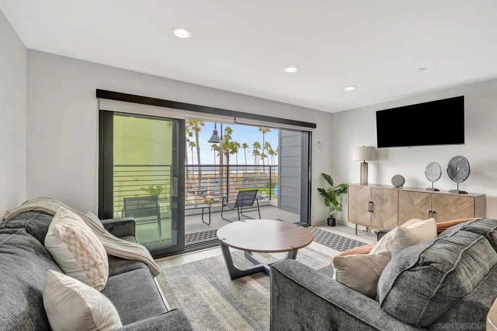 807 Seacoast Dr, Imperial Beach, California 91932 home-pic-3