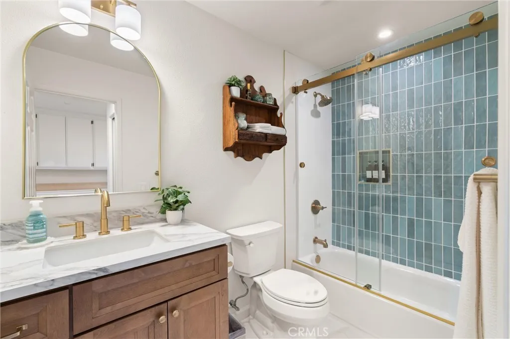20212 Sealargo Lane 203, Huntington Beach, California 92646 home-pic-21