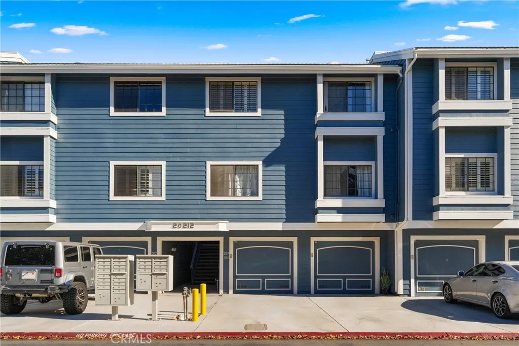 20212 Sealargo Lane 203, Huntington Beach, California 92646 home-pic-39