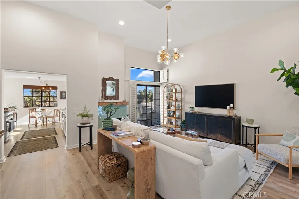 20212 Sealargo Lane 203, Huntington Beach, California 92646 home-pic-6