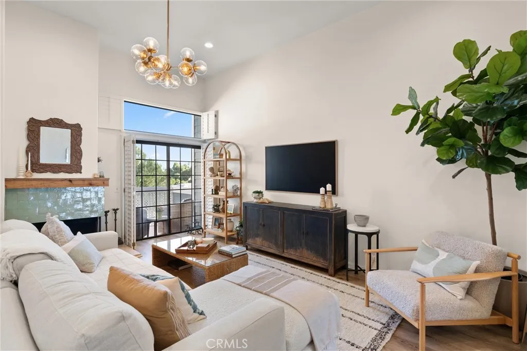 20212 Sealargo Lane 203, Huntington Beach, California 92646 home-pic-7