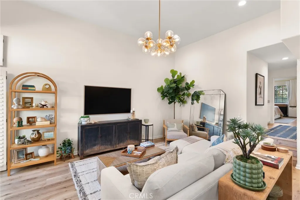 20212 Sealargo Lane 203, Huntington Beach, California 92646 home-pic-12