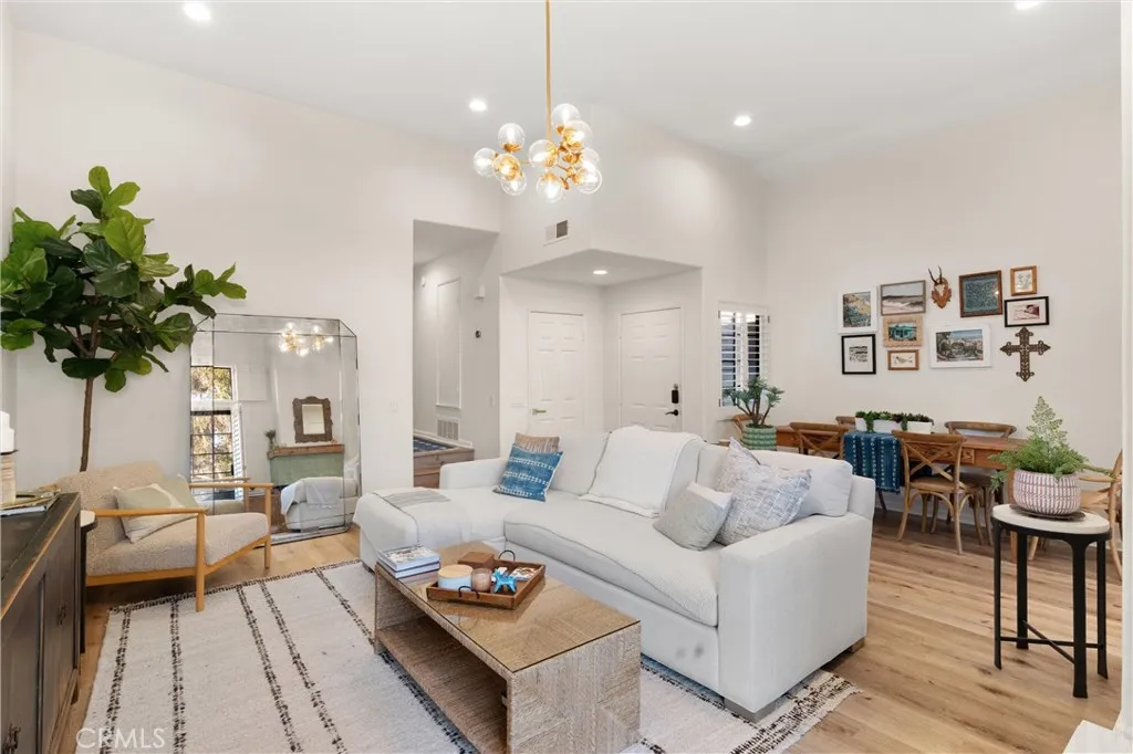 20212 Sealargo Lane 203, Huntington Beach, California 92646 home-pic-14