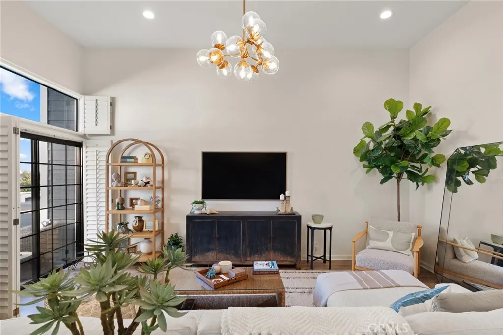 20212 Sealargo Lane 203, Huntington Beach, California 92646 home-pic-11