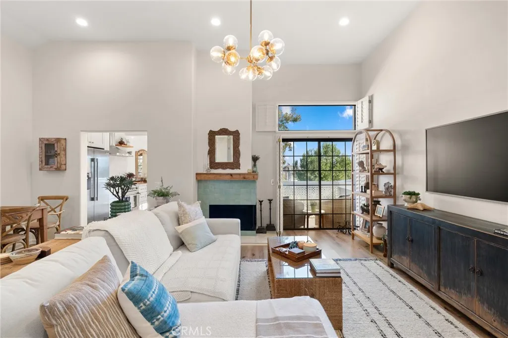 20212 Sealargo Lane 203, Huntington Beach, California 92646 home-pic-8