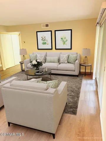 286 Oakleaf living