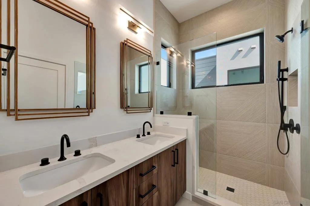 109 Daisy Ave, Imperial Beach, California 91932 home-pic-16