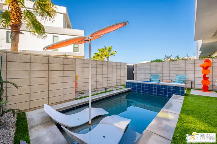 274 Mayfair-private pool