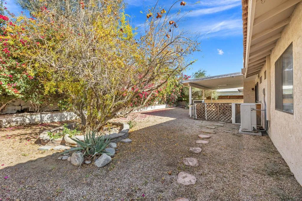76896 California Drive, Palm Desert, California 92211 home-pic-17