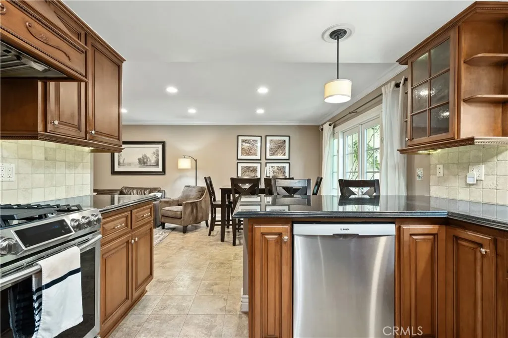 783 North Valley Drive, Westlake Village, California 91362 home-pic-16