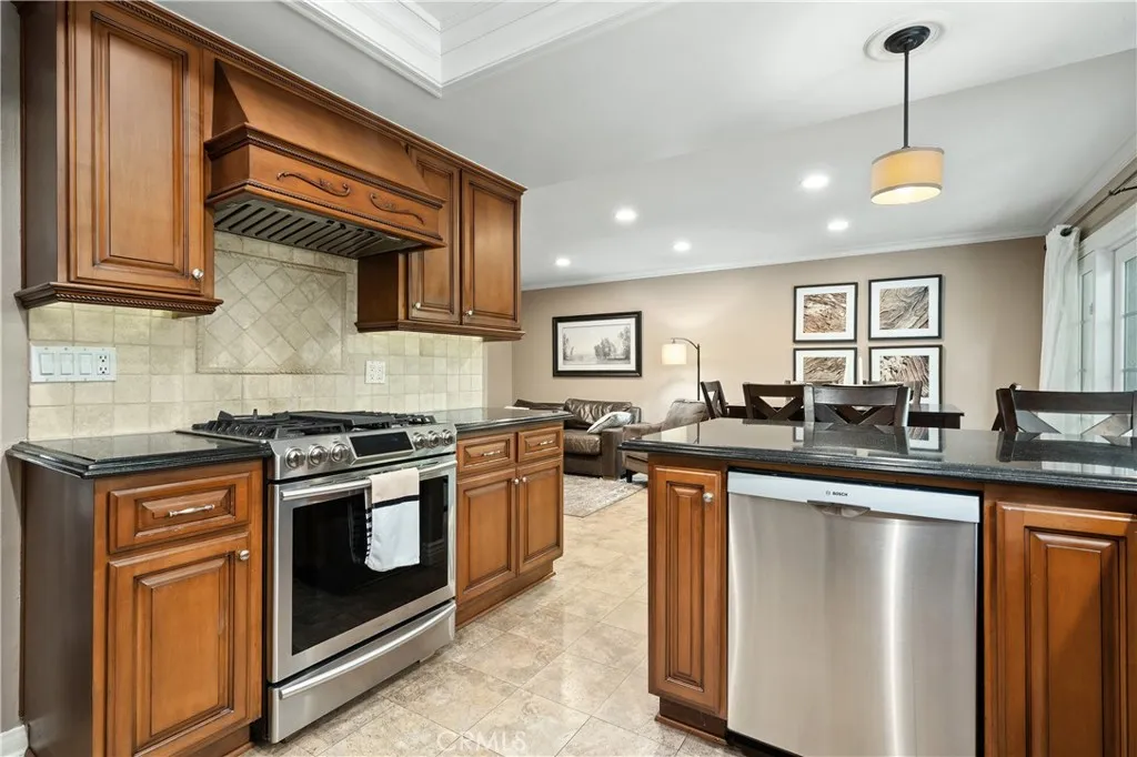 783 North Valley Drive, Westlake Village, California 91362 home-pic-17