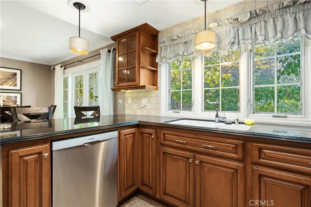 783 North Valley Drive, Westlake Village, California 91362 home-pic-15