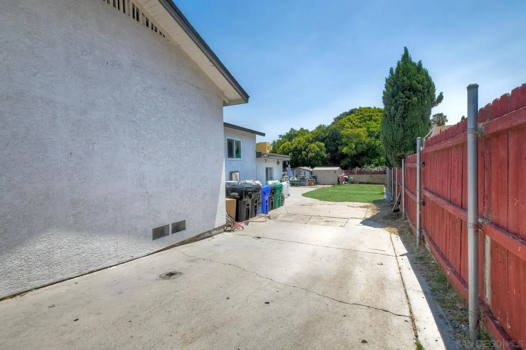 325 Gloria St, San Diego, California 92113 home-pic-11