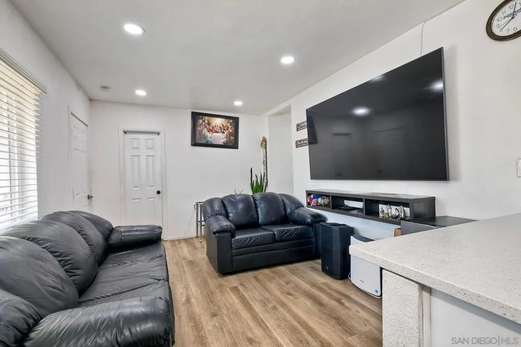 325 Gloria St, San Diego, California 92113 home-pic-12