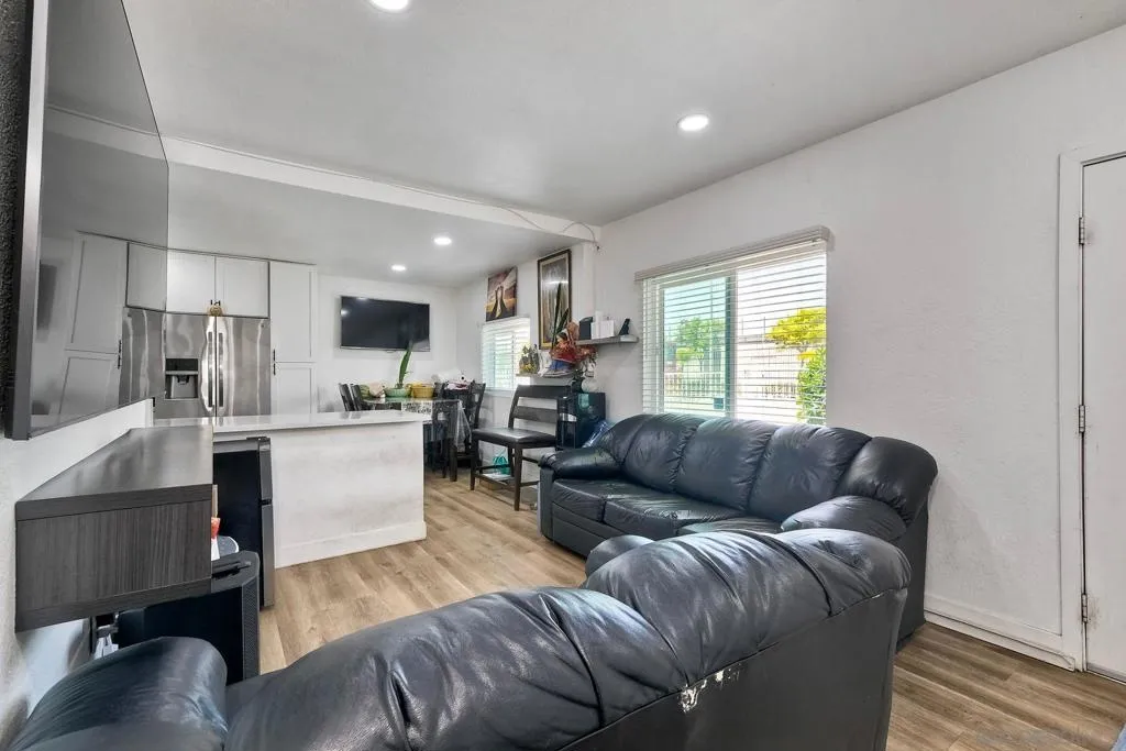 325 Gloria St, San Diego, California 92113 home-pic-14
