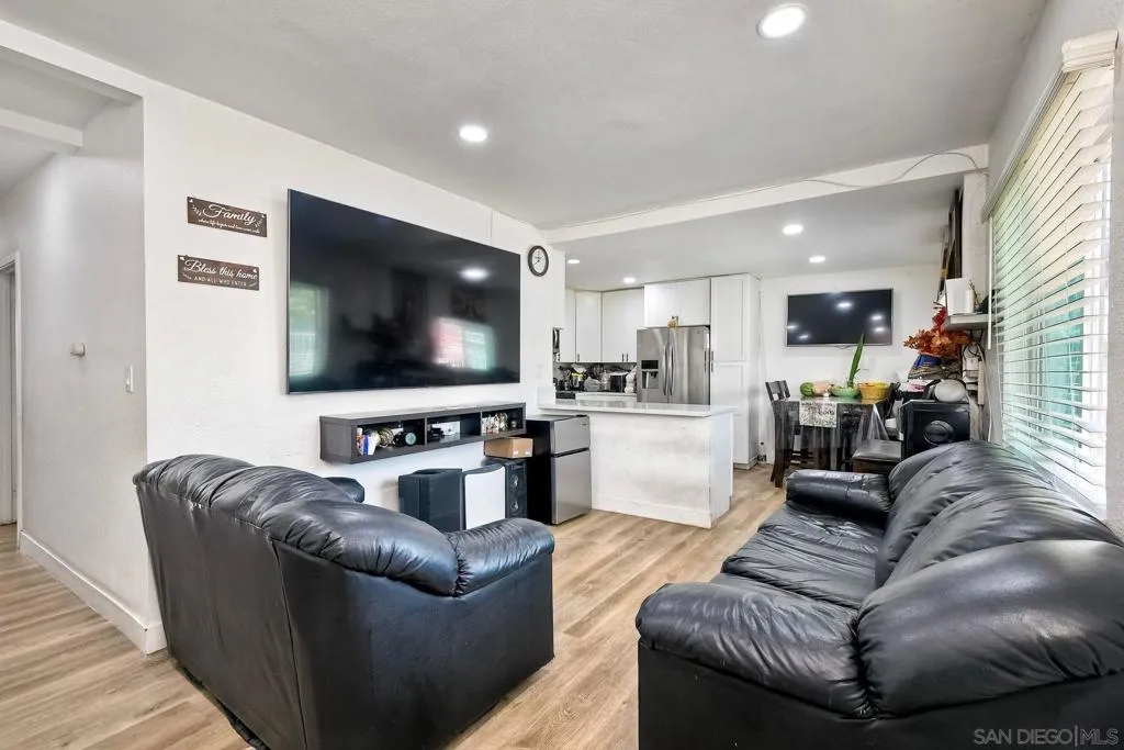 325 Gloria St, San Diego, California 92113 home-pic-13