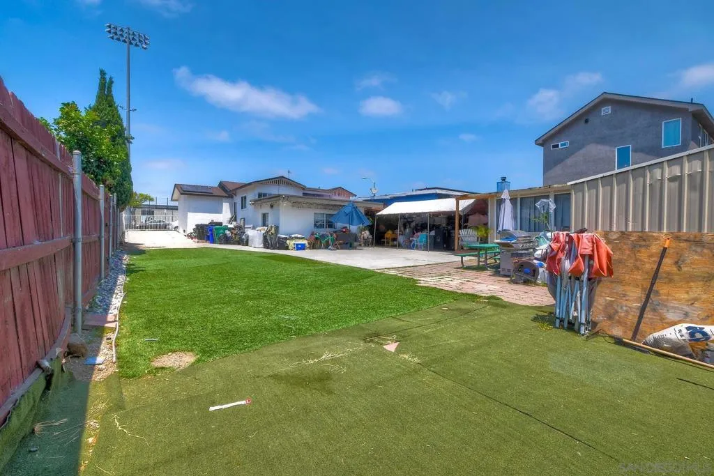 325 Gloria St, San Diego, California 92113 home-pic-9