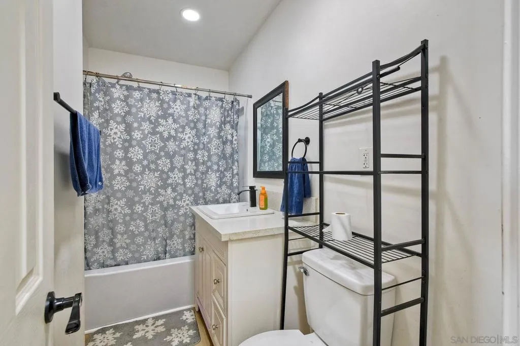325 Gloria St, San Diego, California 92113 home-pic-22