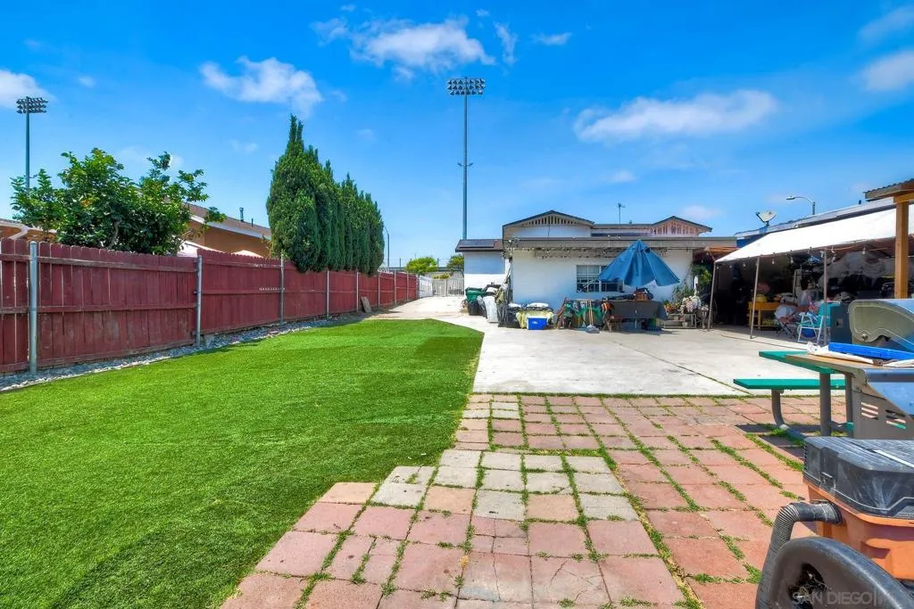 325 Gloria St, San Diego, California 92113 home-pic-8