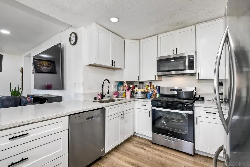 325 Gloria St, San Diego, California 92113 home-pic-16