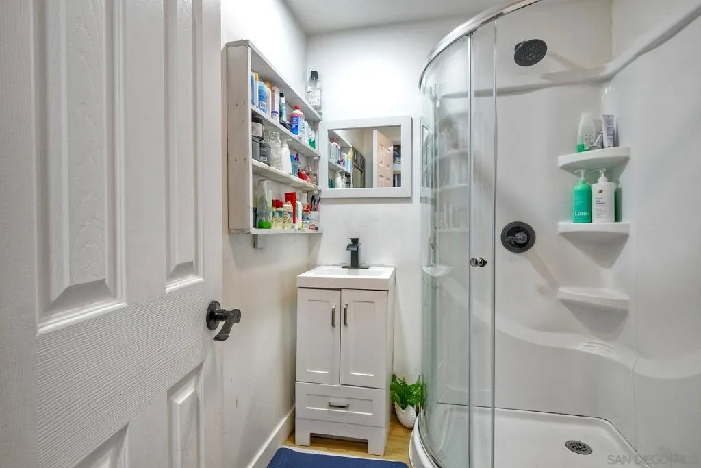 325 Gloria St, San Diego, California 92113 home-pic-24