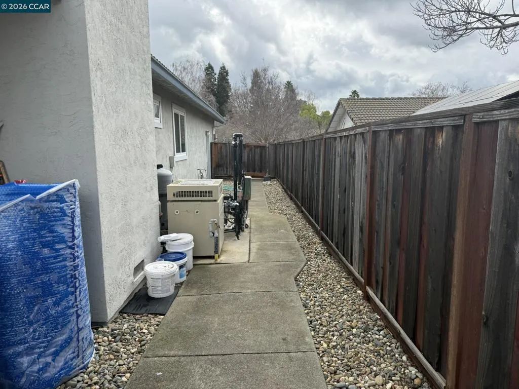 1109 1109 Vista Point Ln, Concord, California 94521 home-pic-25