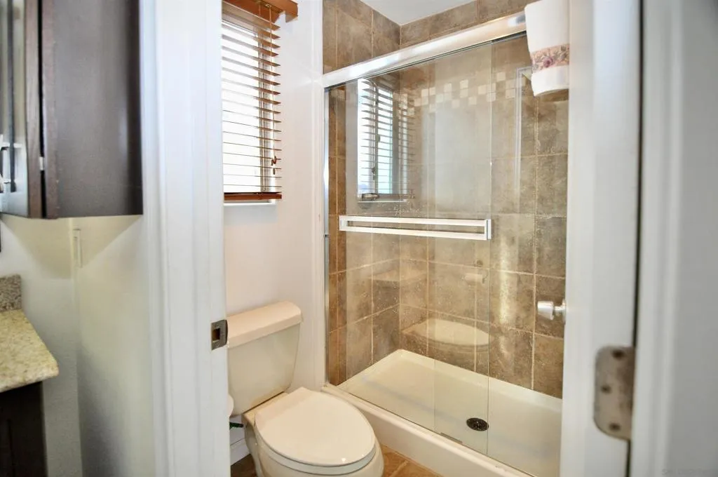 1400 Darwin Dr, Oceanside, California 92056 home-pic-18
