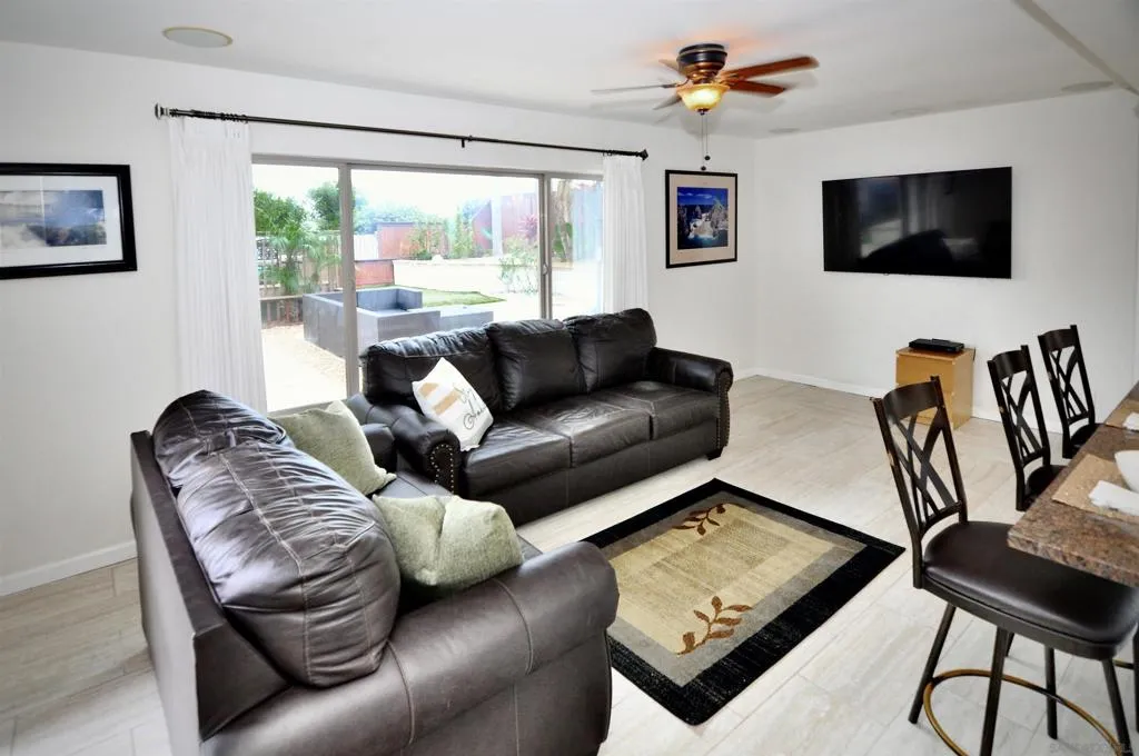1400 Darwin Dr, Oceanside, California 92056 home-pic-7