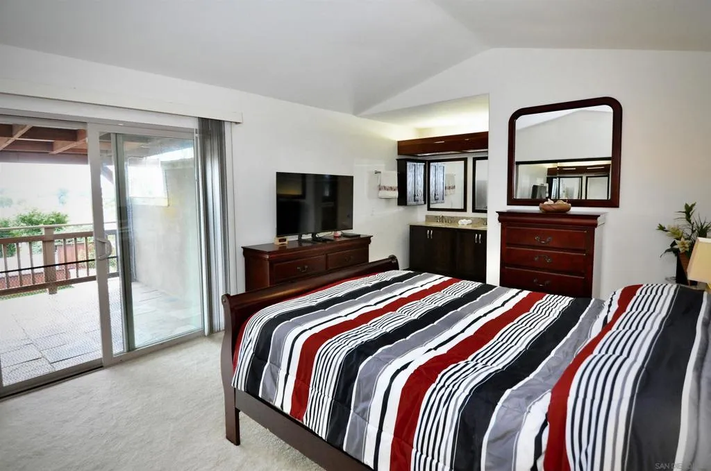 1400 Darwin Dr, Oceanside, California 92056 home-pic-15