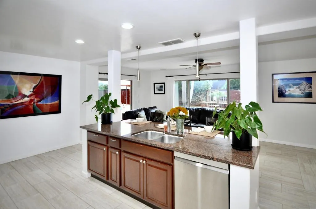 1400 Darwin Dr, Oceanside, California 92056 home-pic-4