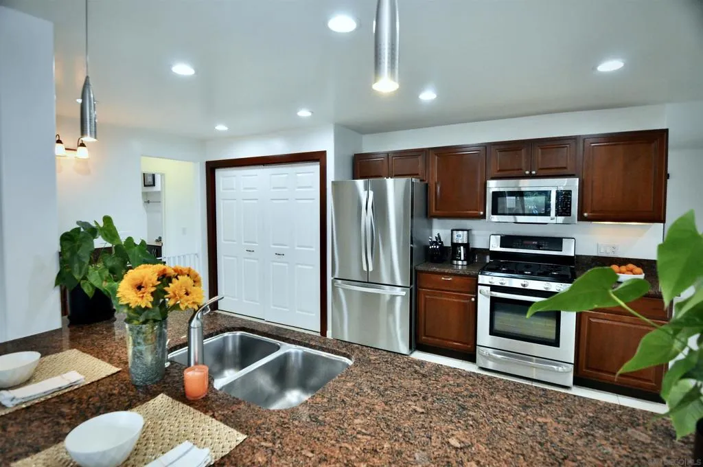 1400 Darwin Dr, Oceanside, California 92056 home-pic-10
