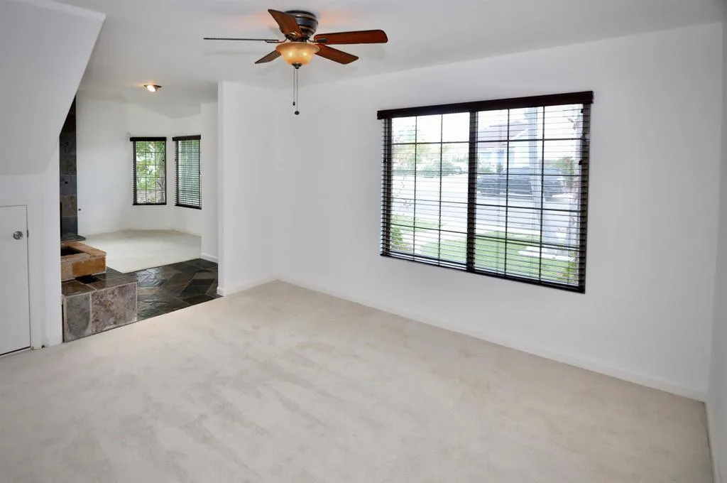 1400 Darwin Dr, Oceanside, California 92056 home-pic-3