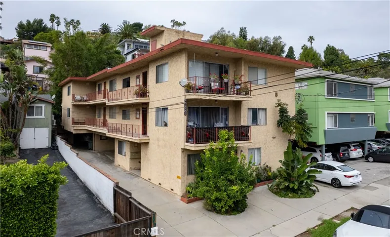 2421 N Beachwood, Los Angeles, California 90068