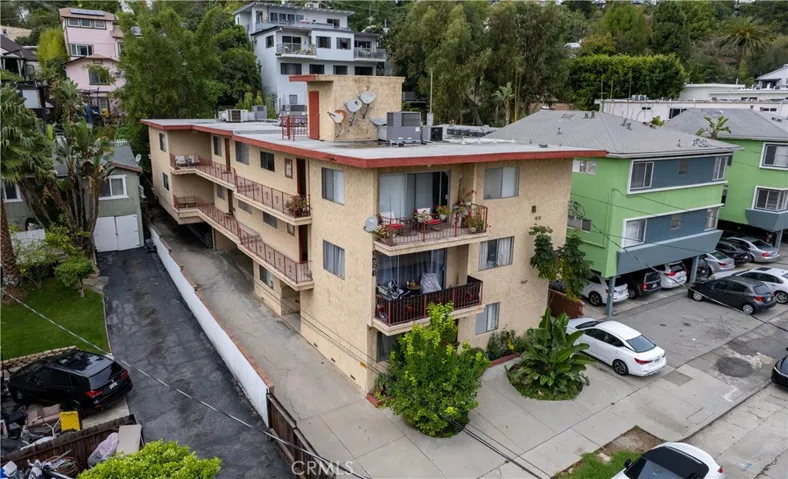 2421 N Beachwood, Los Angeles, California 90068