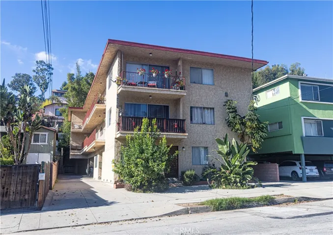 2421 N Beachwood, Los Angeles, California 90068