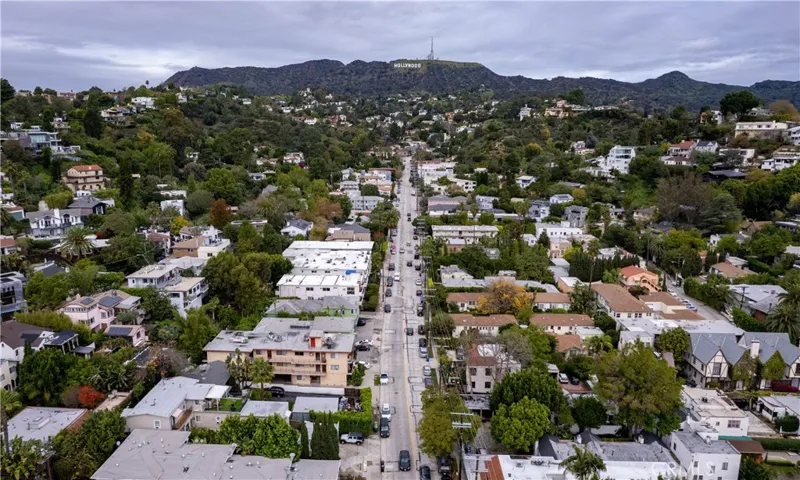 2421 N Beachwood, Los Angeles, California 90068