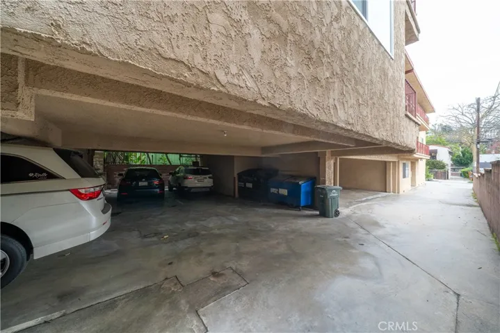 2421 N Beachwood, Los Angeles, California 90068