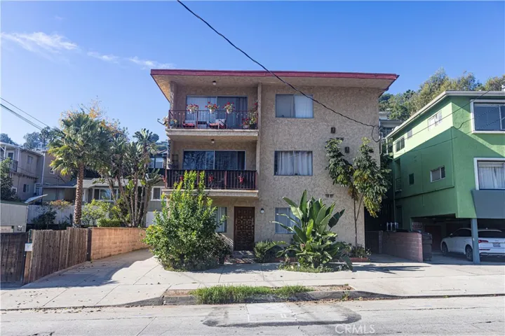 2421 N Beachwood, Los Angeles, California 90068